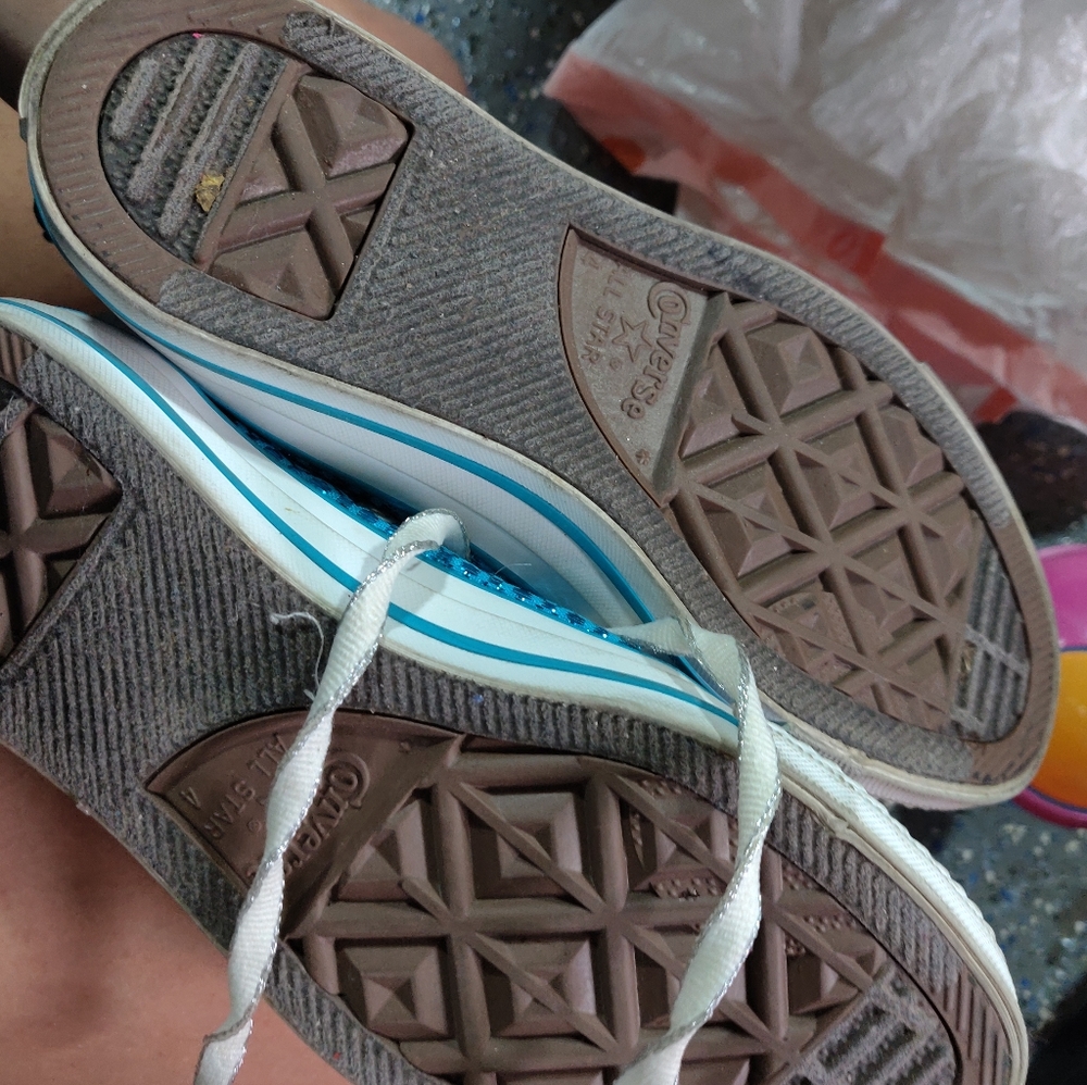 Blue converse - Picture 2 of 4